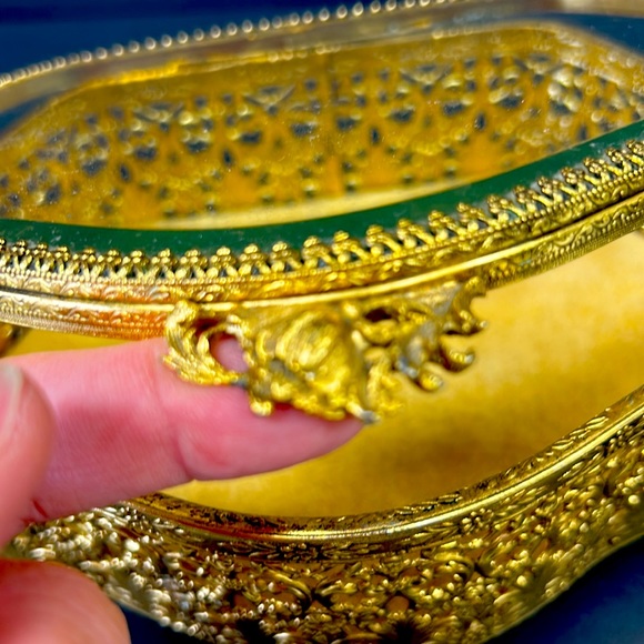 Vintage large brass Ormolu / filigree beveled glass lidded jewelry cask… - Picture 6 of 14